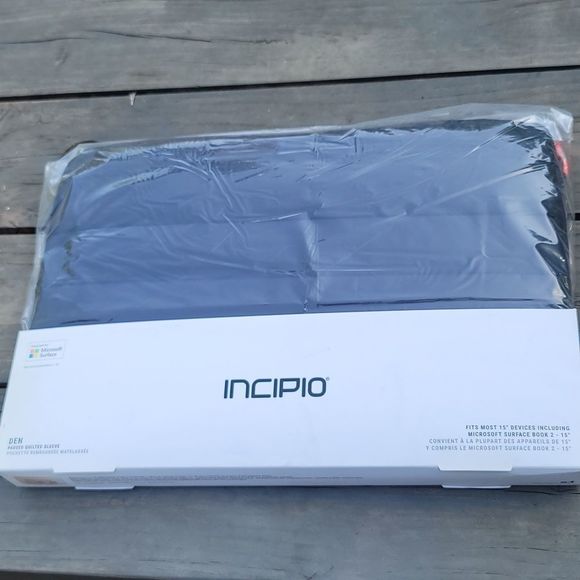 NIB-Incipio Quilted Nylon DEN laptop sleeve - Picture 1 of 7